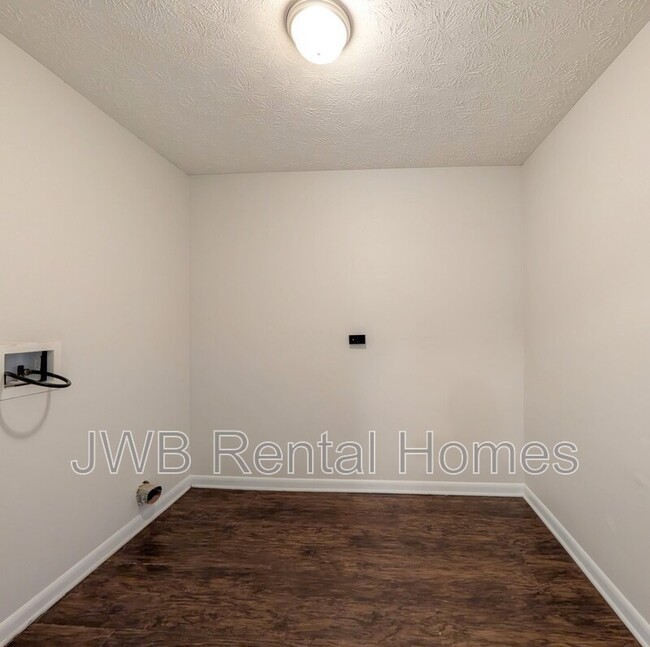 Building Photo - 7930 Limoges Dr S