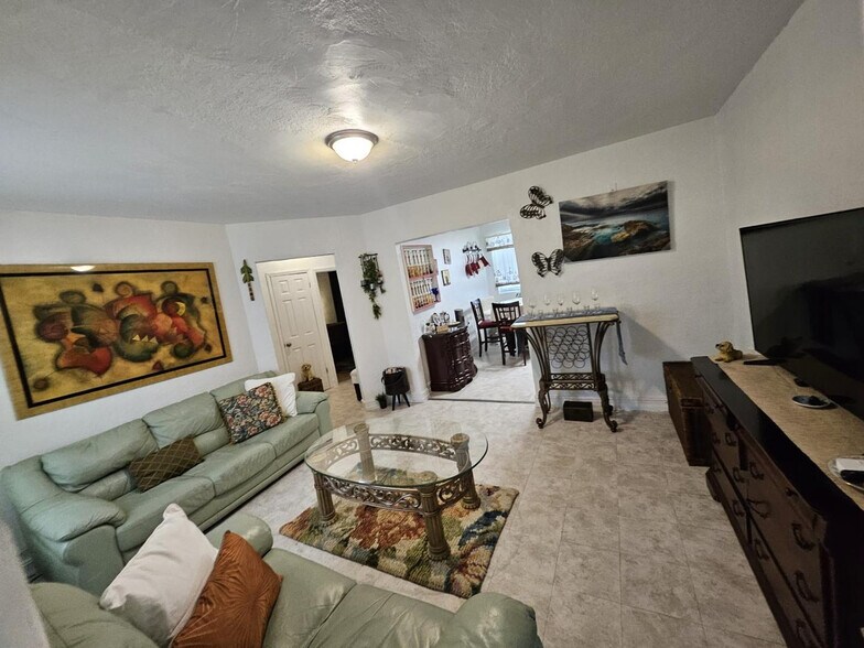 Primary Photo - 680 SW 7th Ave