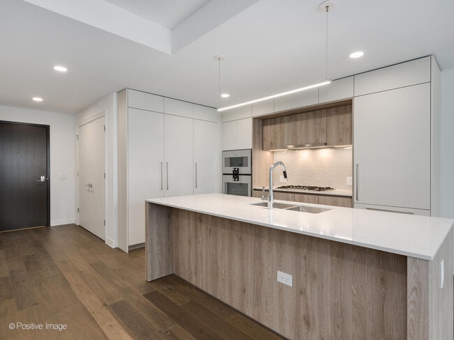 Building Photo - 211 N Harbor Dr