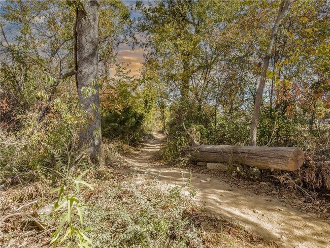 Building Photo - 3 Jonquilla Way