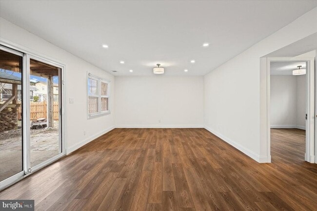 Building Photo - 220 Garnett Rd