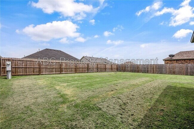Building Photo - 1038 Jameson St