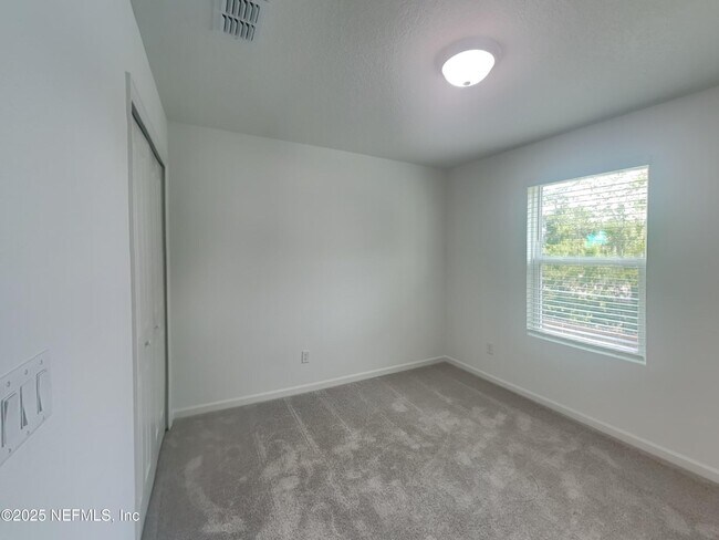 Building Photo - 622 Holly Lks Dr