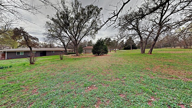 Building Photo - 3 Bedroom 2 Bath Home on 1 acre lot