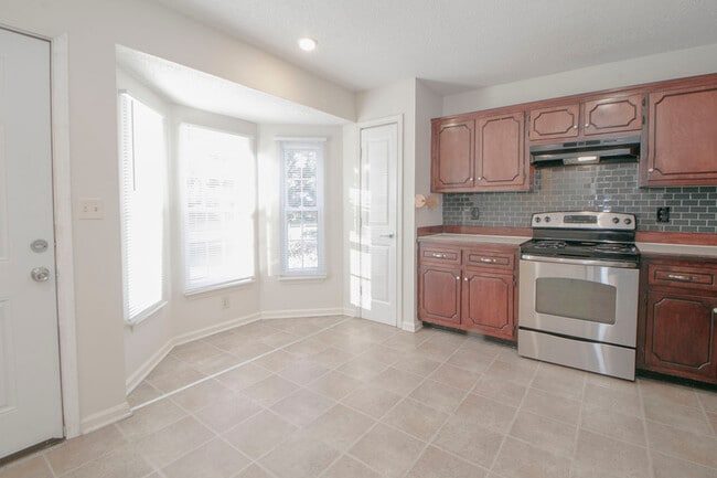 Building Photo - 2000 Tynewood Dr