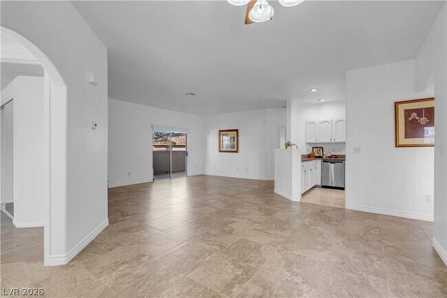 Building Photo - 2050 W Warm Springs Rd