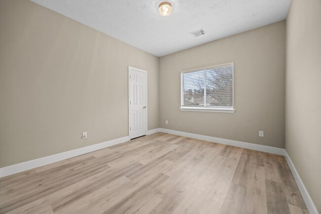 Building Photo - 4500 Upland Cir Dr