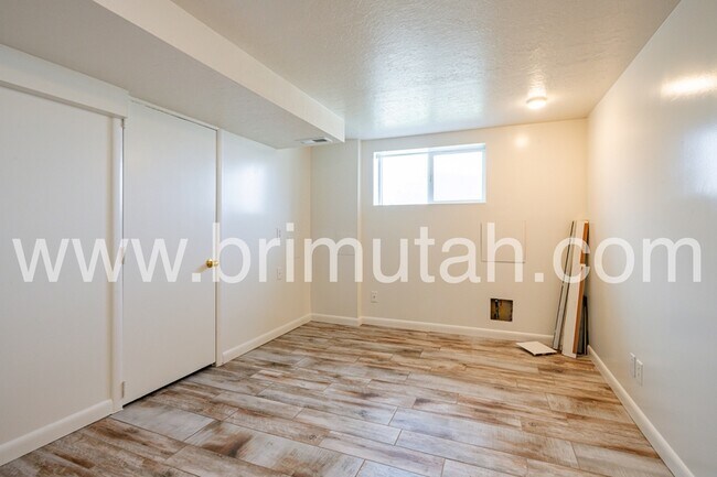 Building Photo - 1785 S 2600 E