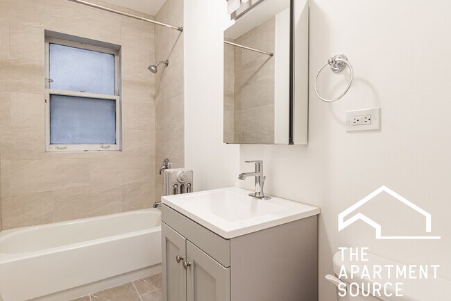 Building Photo - 4500 N Ashland Ave