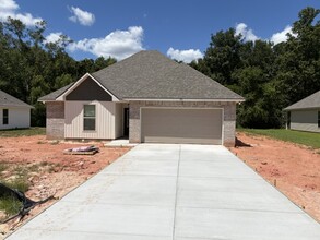 Building Photo - 186 Southgate Dr