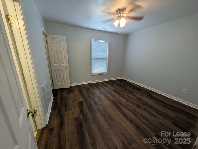 Building Photo - 1505 Flintwood Dr