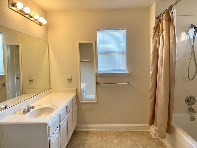 Building Photo - 518 Remington Chase Ct