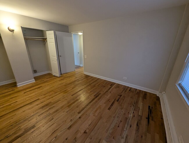 Building Photo - Ravenswood Renovated One Bedroom