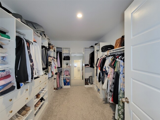 Building Photo - 3223 Creston Gate Dr