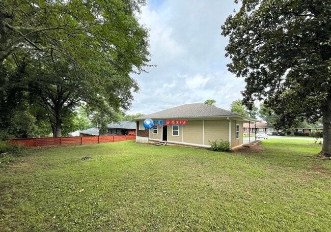 Building Photo - Newly RENOVATED ranch in Decatur