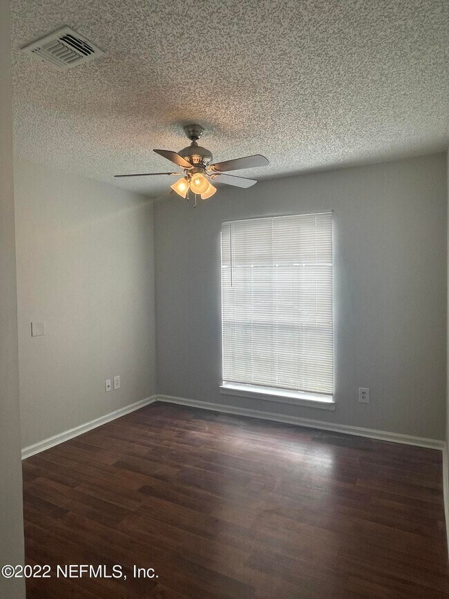 Building Photo - 3348 Volley Dr