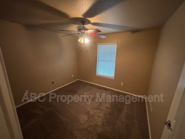 Building Photo - 2810 Wildwood Dr