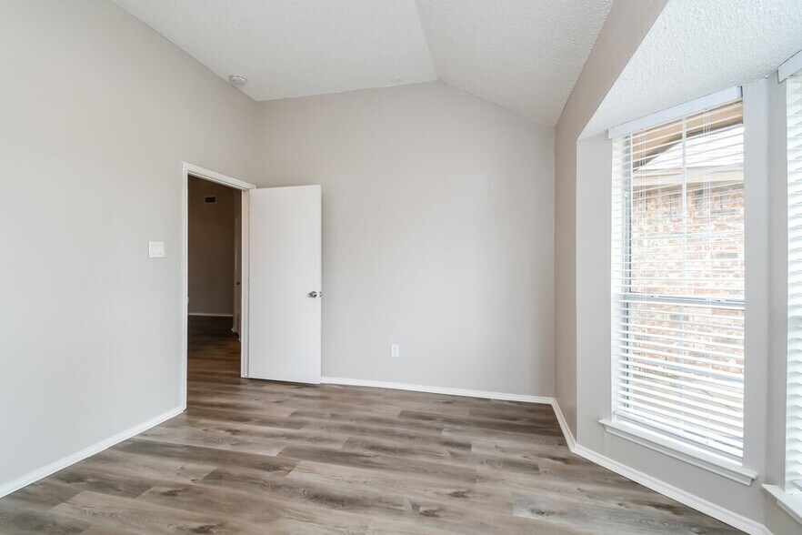 Building Photo - 416 Deauville Dr