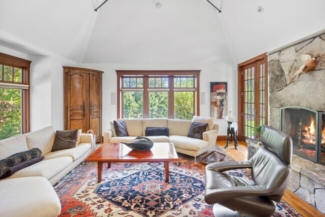 Building Photo - 100 Summer St