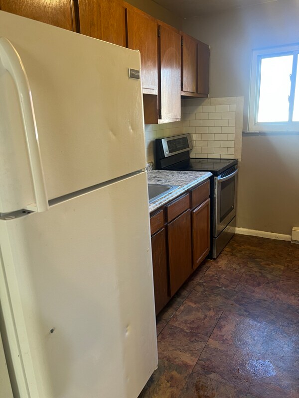 Building Photo - 8413 Cottonwood Dr