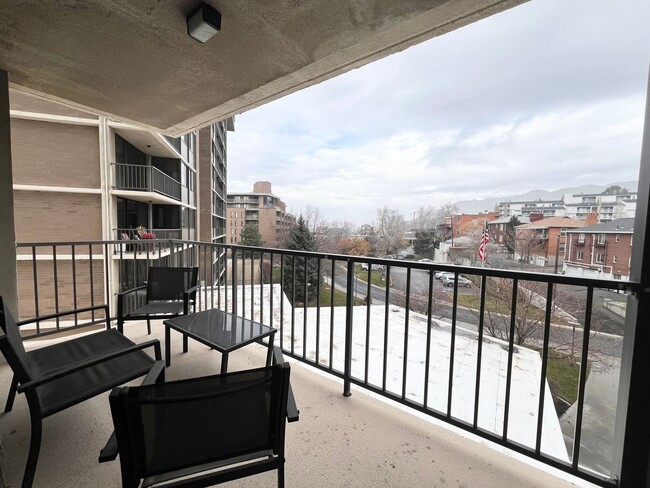 Building Photo - 2 bedroom/2 bathroom Condo in SLC/Zion Summit