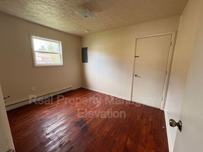 Building Photo - 1114 Allen Dr