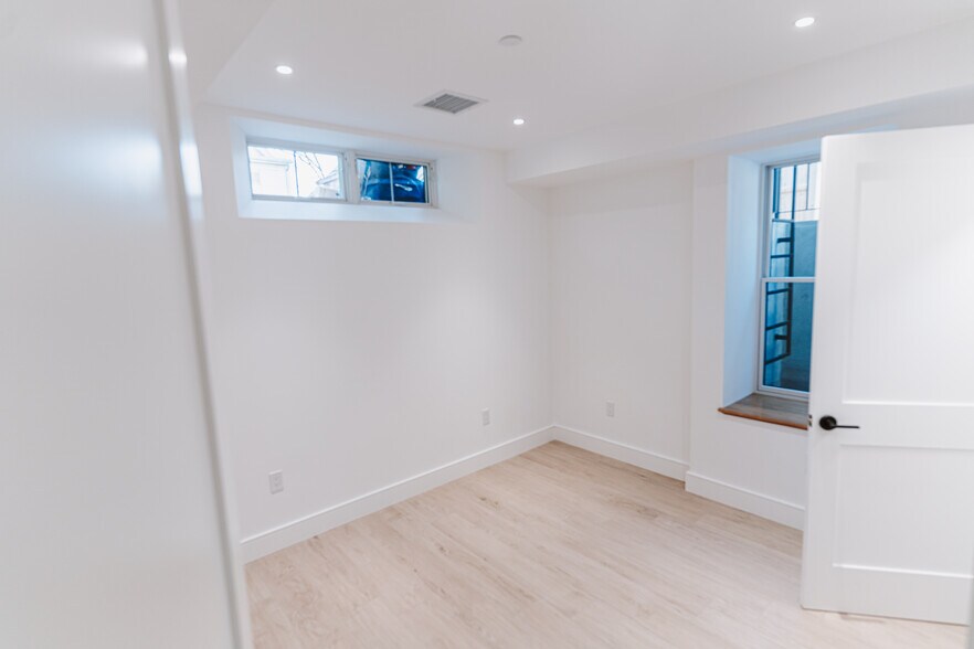 Building Photo - 5 Thurston St