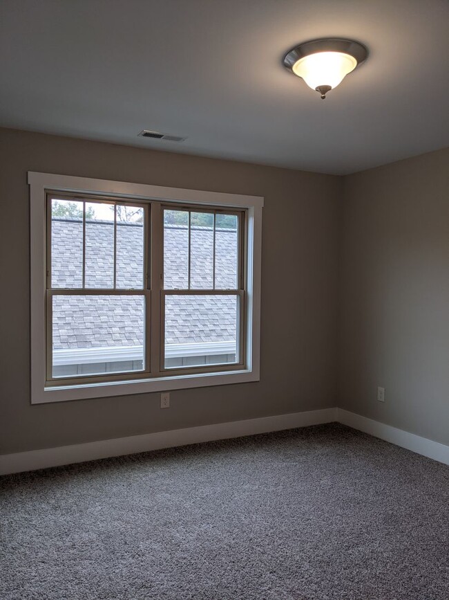 Building Photo - Weaverville Rental!