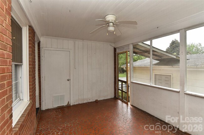 Building Photo - 420 Seneca Pl