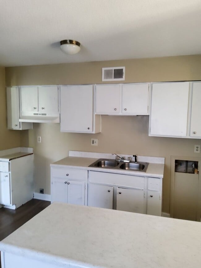 Building Photo - 3677 Hillbrook Rd