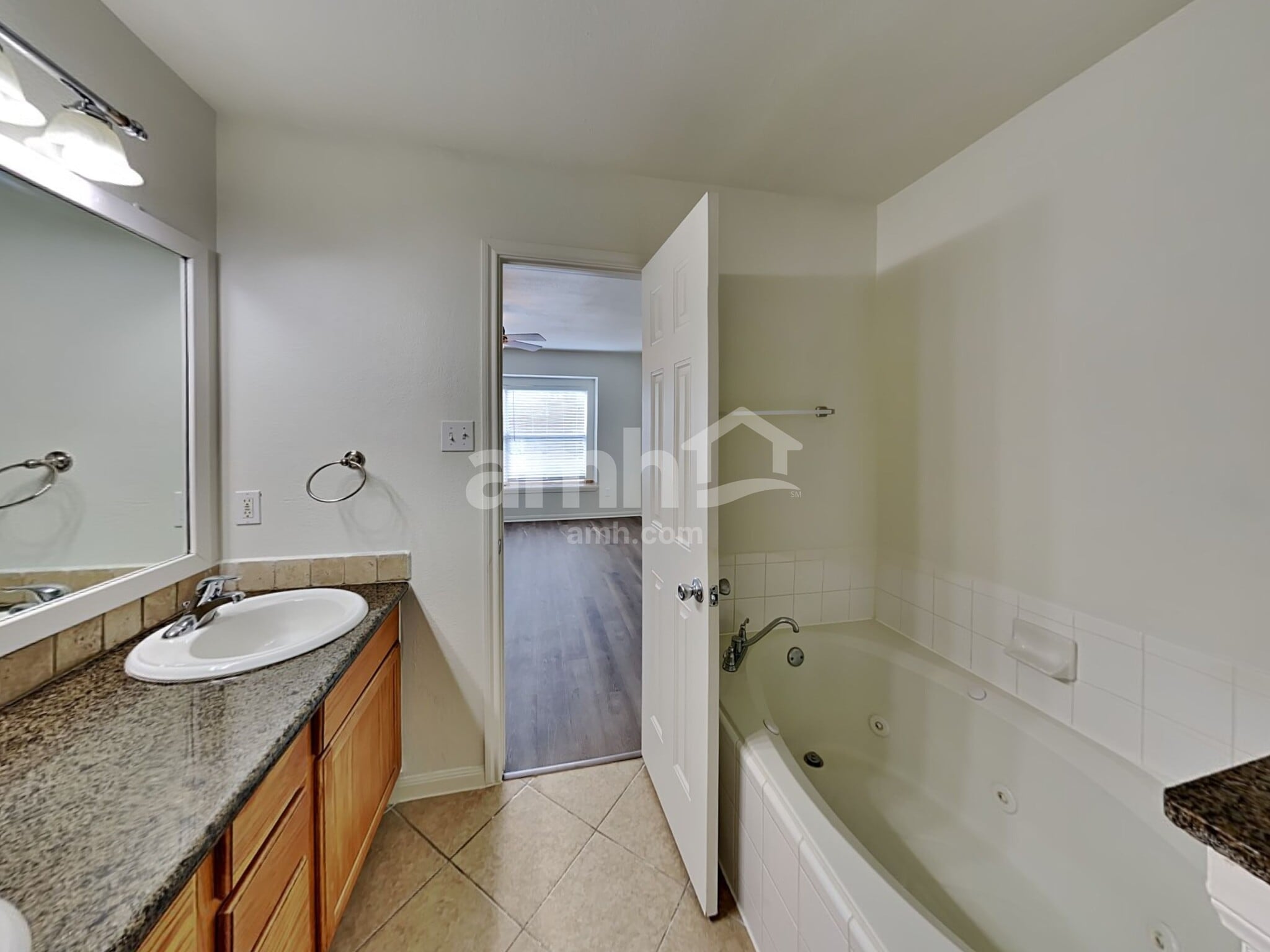 Building Photo - 18439 Sunrise Oaks Ct