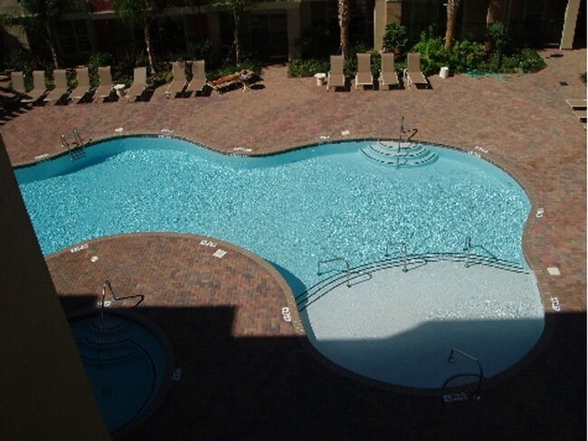 Building Photo - Downtown / Williams Brice area