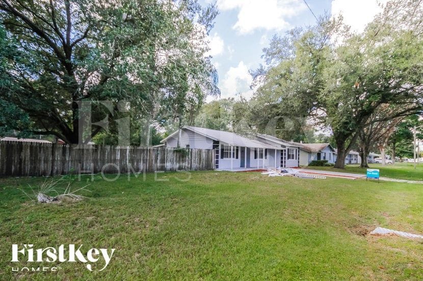 Building Photo - 1334 Grace St N