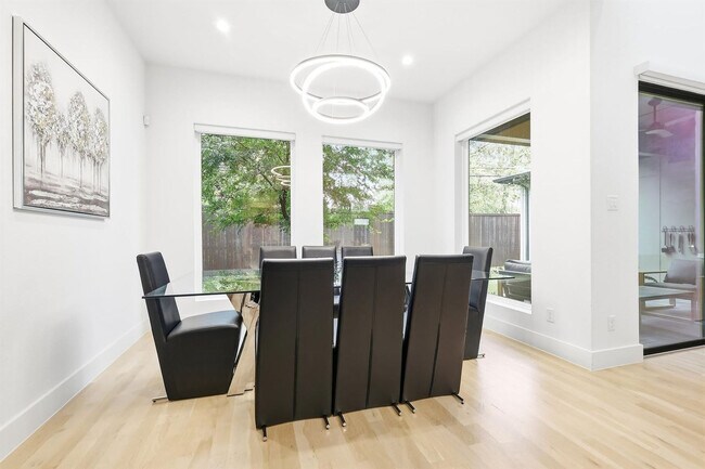 Building Photo - 3714 Highgrove Dr