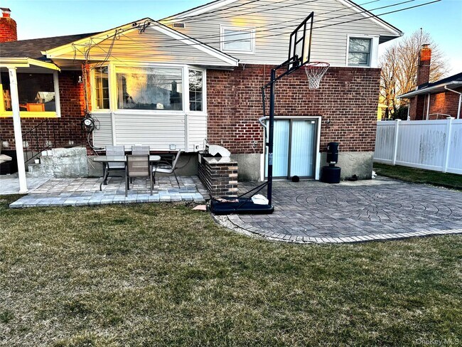 Building Photo - 310 Southwood Cir