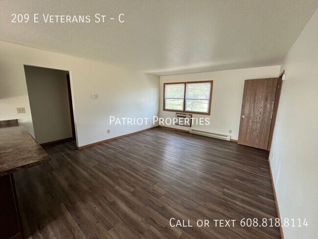 Building Photo - 209 E Veterans St