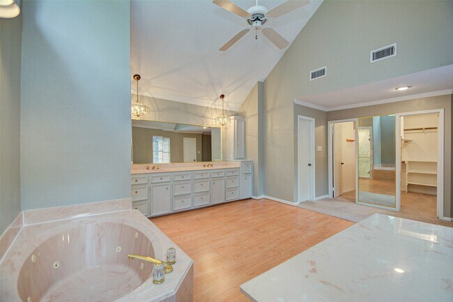 Building Photo - 6206 Rippling Hollow Dr