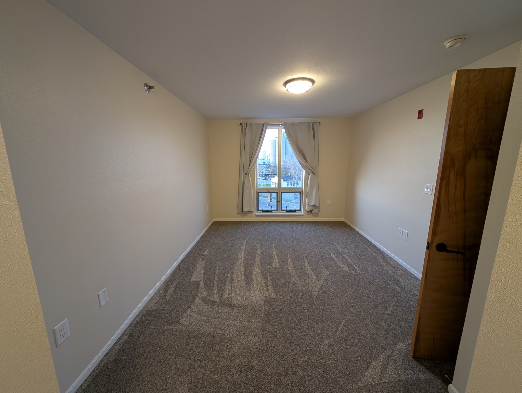 Building Photo - 2121 S Kinnickinnic Ave