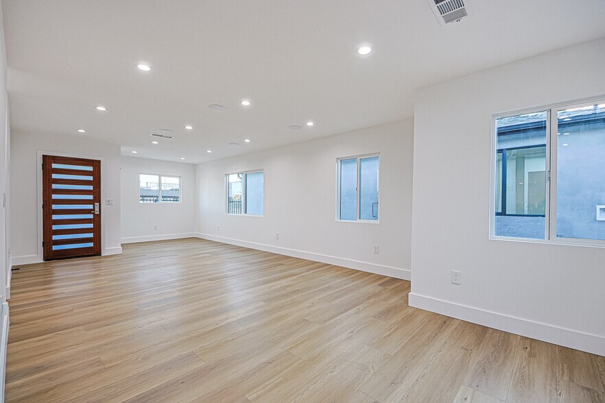 Building Photo - 4573 Triggs St