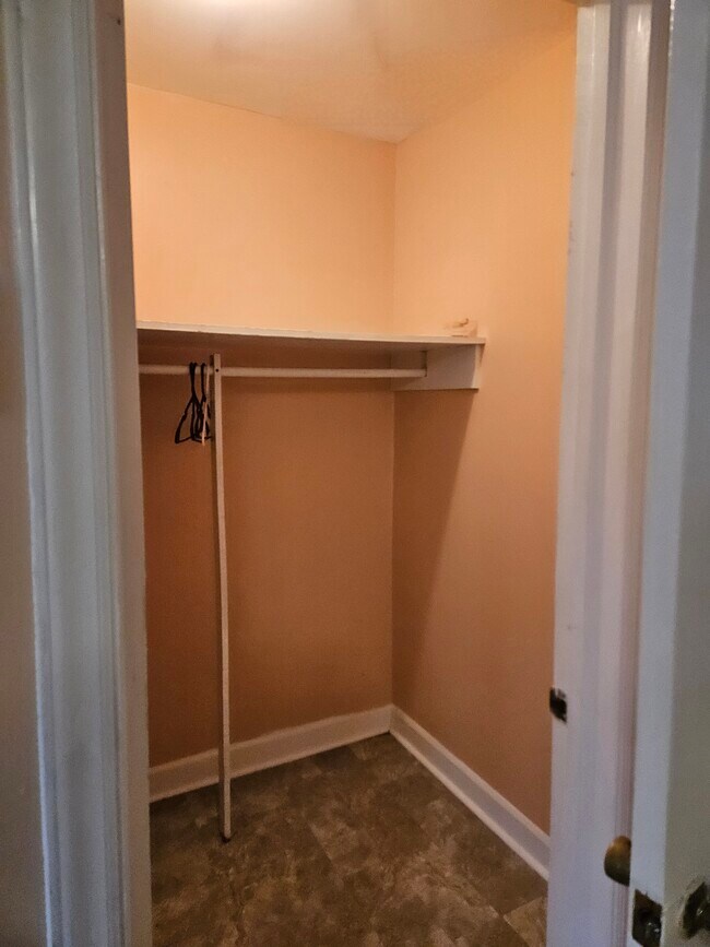 Building Photo - 4713 Evelyn Rd NW