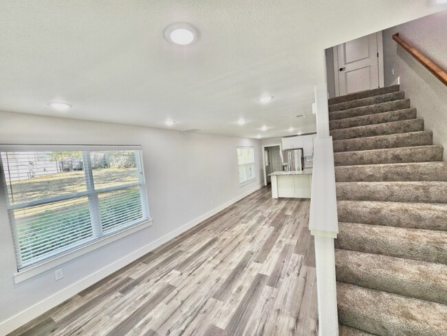 Building Photo - 220 W Bond St