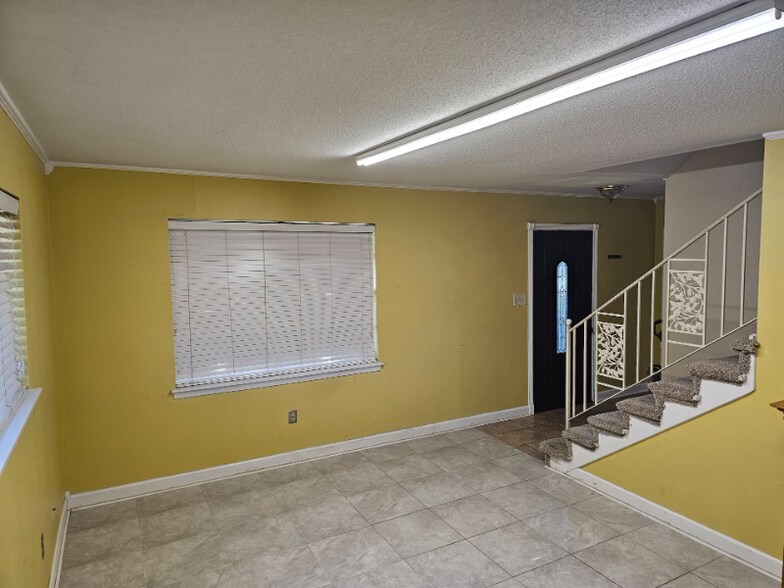 Building Photo - 1942 Mediamolle Dr