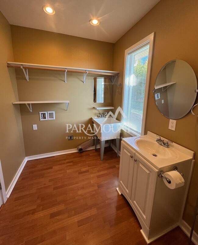 Building Photo - Stunning 3-bedroom, 1-bath home with a water view and fantastic amenities!