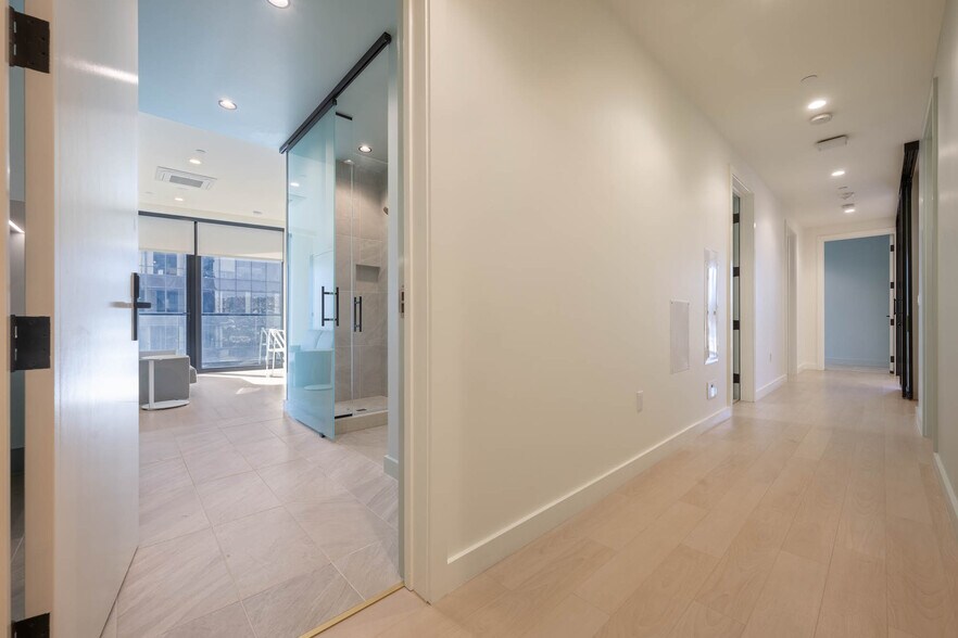 Building Photo - 6401 Wilshire Blvd