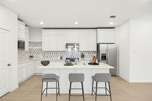 Building Photo - 5822 Majestic Sky Dr