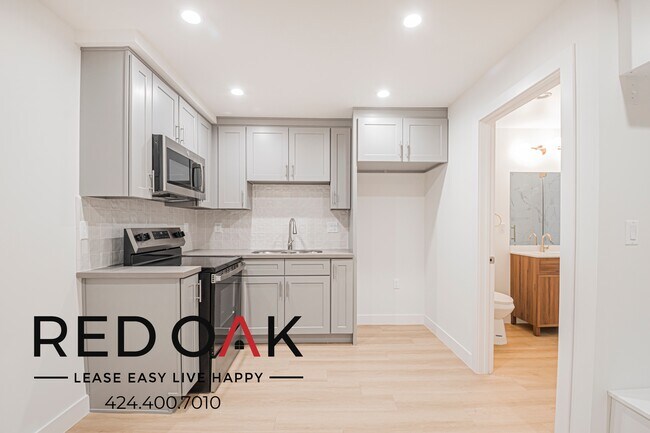 Building Photo - 6738 Independence Ave