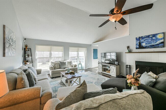 Building Photo - 4030 Bentley Dr