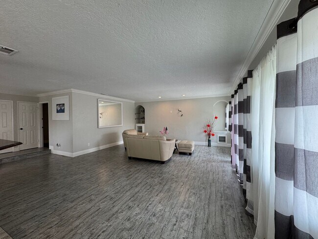Building Photo - 13395 Spring Valley Pkwy