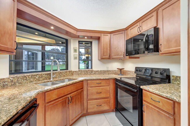 Building Photo - 6025 Parkwalk Dr