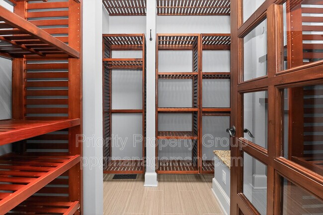 Building Photo - 16205 Riverpointe Dr